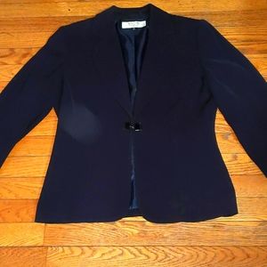 Tahari, 8P, Navy blue blazer, metal closure
